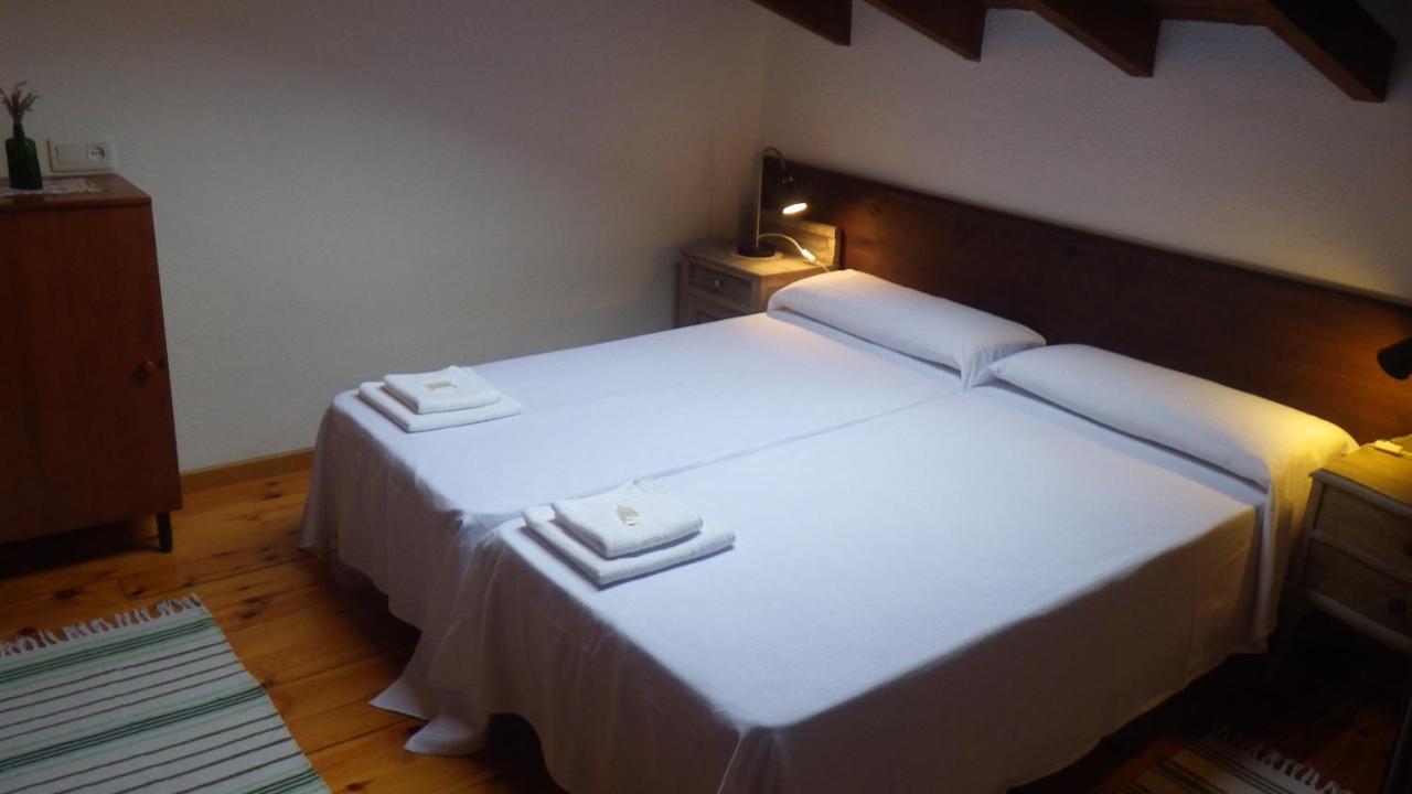 Casa De La Montana Albergue Turistico Guest House Avin Room photo